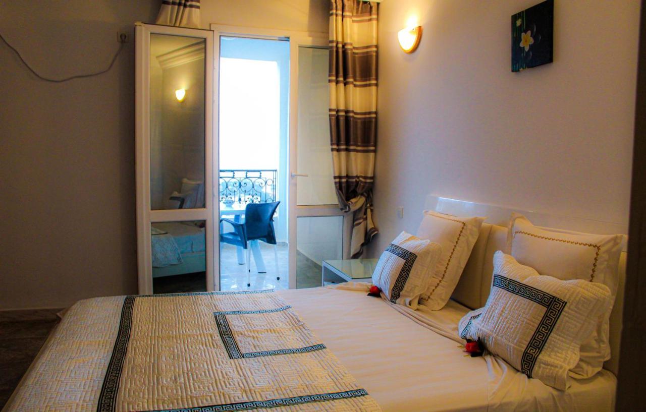 Les Camelias Apartment
