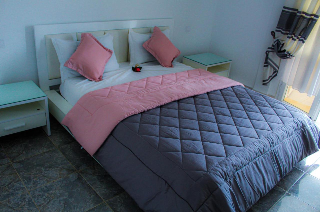 Les Camelias Apartment